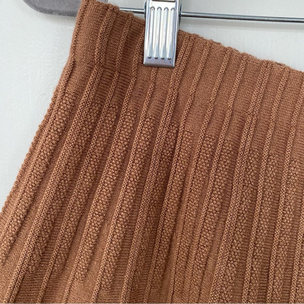 MILANO Elegant Camel Knit Pleated Skirt! 🍂 - Picture 7 of 14
